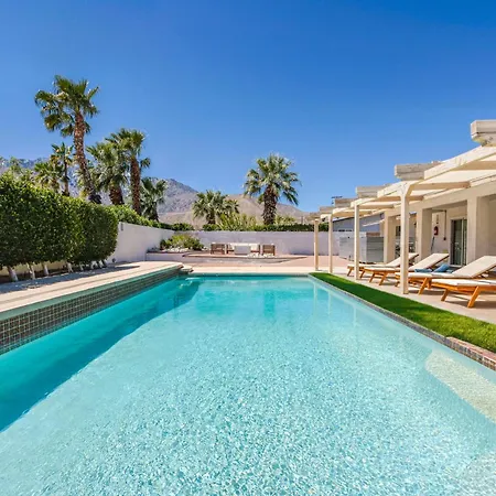 Spacious Home With Pool, Fireplace, Outdoor Deck